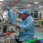 开年拼经济 开局即决战｜ 慧华电子：车间生产忙  力争“开门红”
