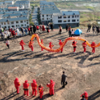 走基层·新春  | 唐洞街道大王寨：龙年舞龙闹新春 红红火火过大年