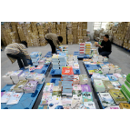 走基层·新春 ▏新华书店：课前到书  人手一册 