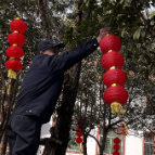 州门司镇：红灯笼亮新春，饺子香暖人心