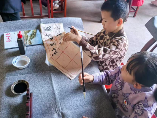 回龙山瑶族乡：蓝天学社开班 传递书香温情