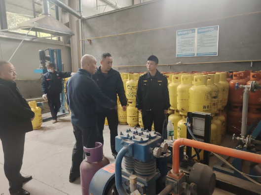 唐洞街道：排查 “九小场所”  筑牢消防安全防线