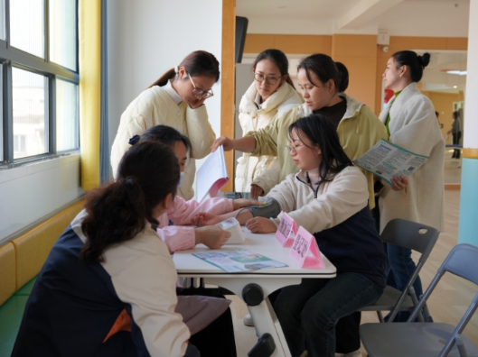 市第一人民医院康复科：走进幼儿园开展爱心义诊活动