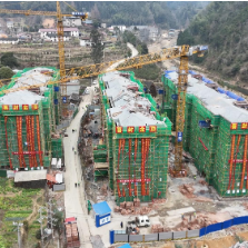 聚焦灾后重建 | 黄草东坪安置点：跑出项目建设“加速度”