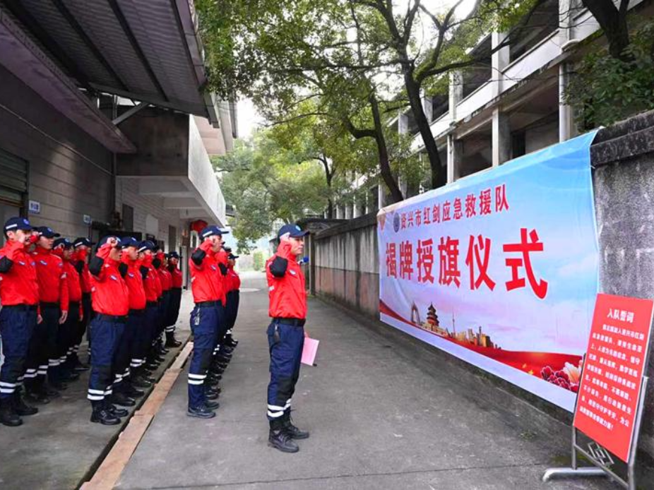 我市组建公益性应急救援队  全面筑牢辖区安全屏障