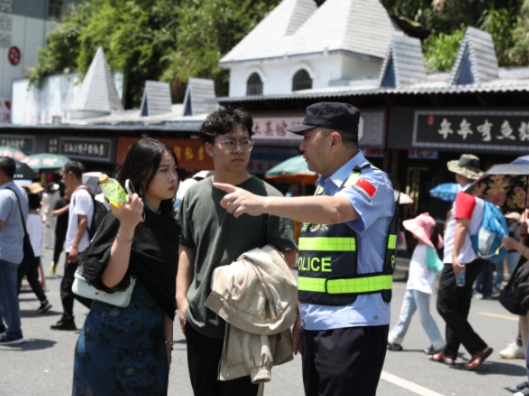 开局八好•防风险保安全 | 市公安局：警力跟着客流走 “旅游警务”让游客安心更暖心！