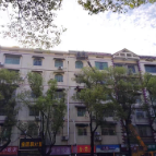 唐洞街道兴华路社区:清除高空坠瓦隐患 筑牢安全居住防线