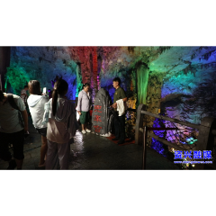 当好东道主 办好旅发会丨“90”后电工十余年坚守溶洞 把最“亮”的美景送给游客