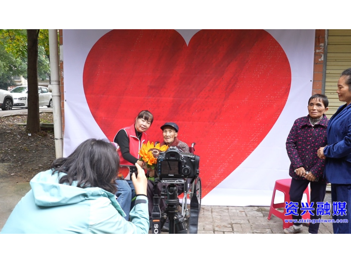 情暖重阳:志愿服务进社区 定格最美夕阳红