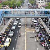 市一完小与市三中相邻路段人行天桥正式投用 为学生安全保驾护航