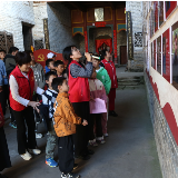 我市开展“暖心伴成长，红色润童心”主题关爱困境儿童活动