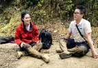 记者坐直升机进去，徒步6小时出来