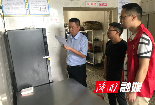 雷勇到小沙江镇校园开展食品安全检查