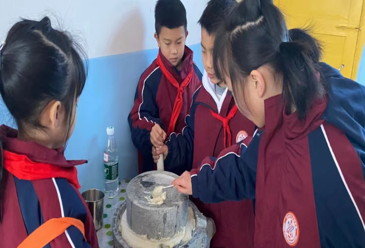 隆回县十里天园研学劳动实践基地迎来今年首批春季研学生