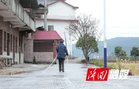 三阁司镇龙洲村驻村工作队：帮扶帮到群众心 硬化道路便民行