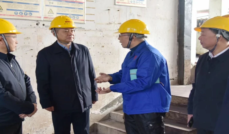 严华在隆回县督导安全生产工作并开展“送解优”行动