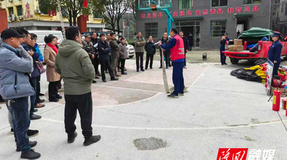 隆回县应急局联合县消防大队深入岩口镇开展“开工第一课”安全培训