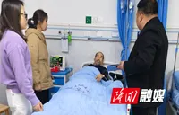 金石桥镇金桥社区：暖心探望住院居民 临时救助传递温情