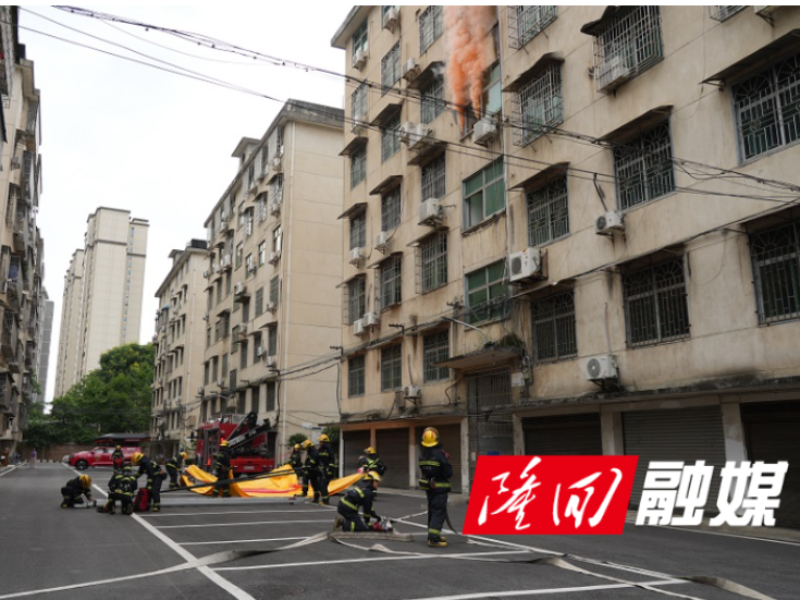 隆回消防开展老旧小区实战演练 筑牢居民安全防线