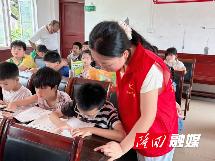 罗洪镇梓木溪村49名学子乐享多彩假期