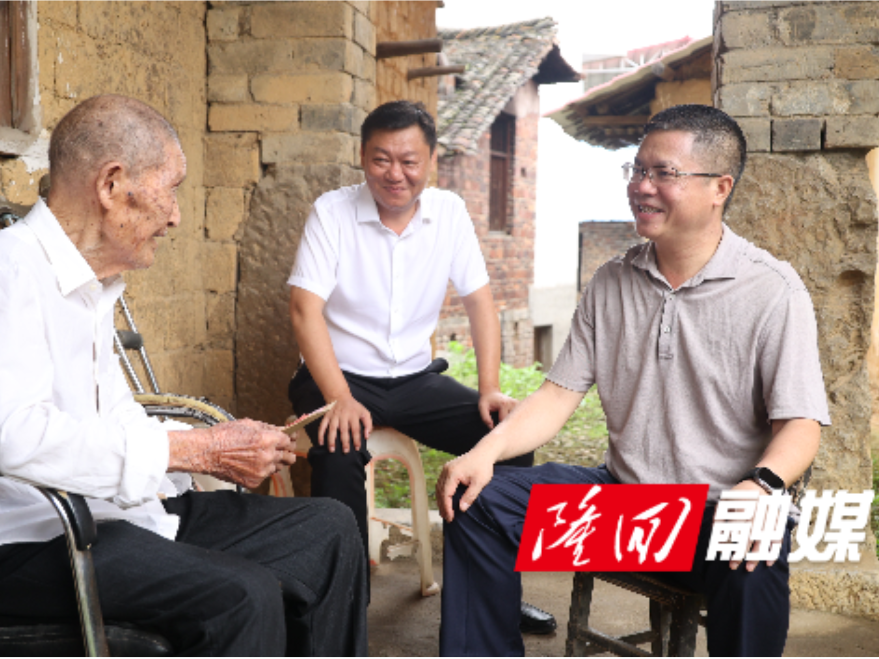 杨韶辉走访慰问老党员 致敬初心与使命