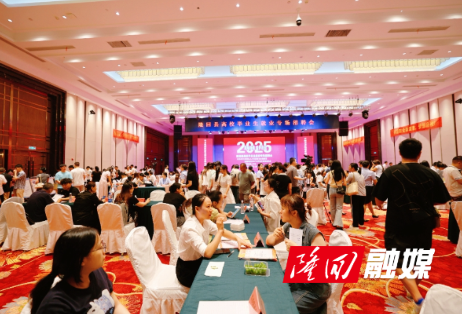 隆回县举办高校毕业生就业专场招聘会