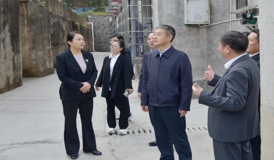 严华在新邵和隆回调研校园安全、乡村振兴工作