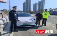 无证网约车司机妨碍执法并试图冲撞执法人员 被行政拘留7天