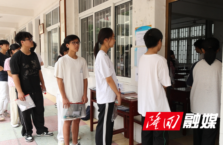 隆回县19131名九年级学生参加初中学业水平考试