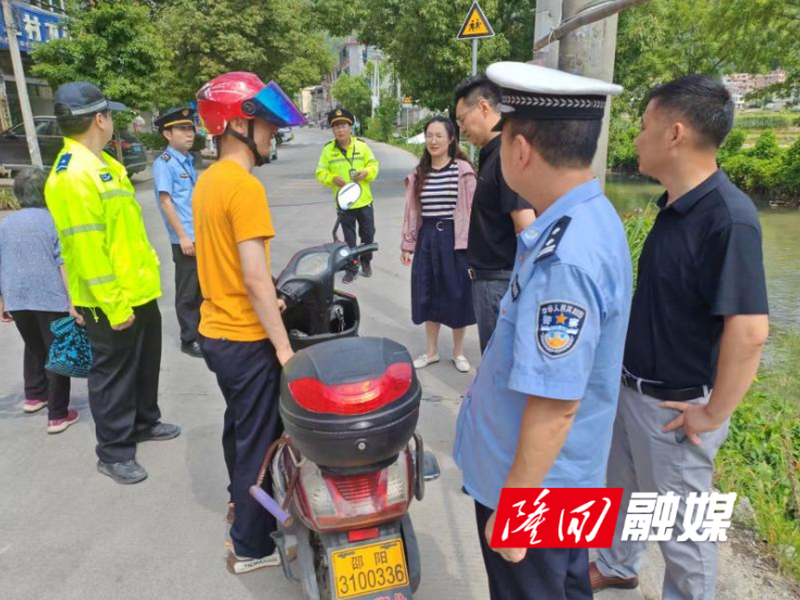 荷田乡开展联合执法行动 守护道路交通安全防线