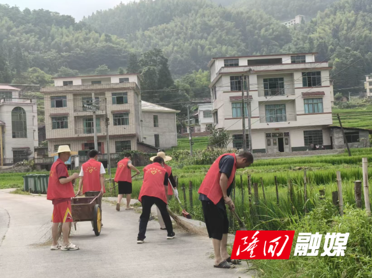 金石桥镇聚群村：百日攻坚齐发力 村容焕新展新颜