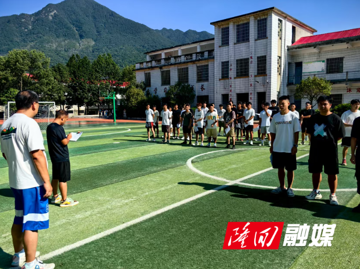 岩口镇组织开展2025年秋季应征青年初审初检工作