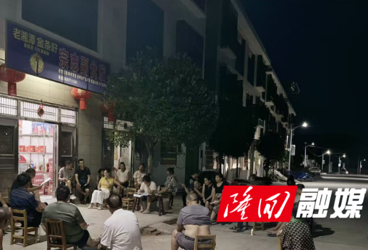 曾梅林率队到六都寨镇开展“三天两晚”驻村调研