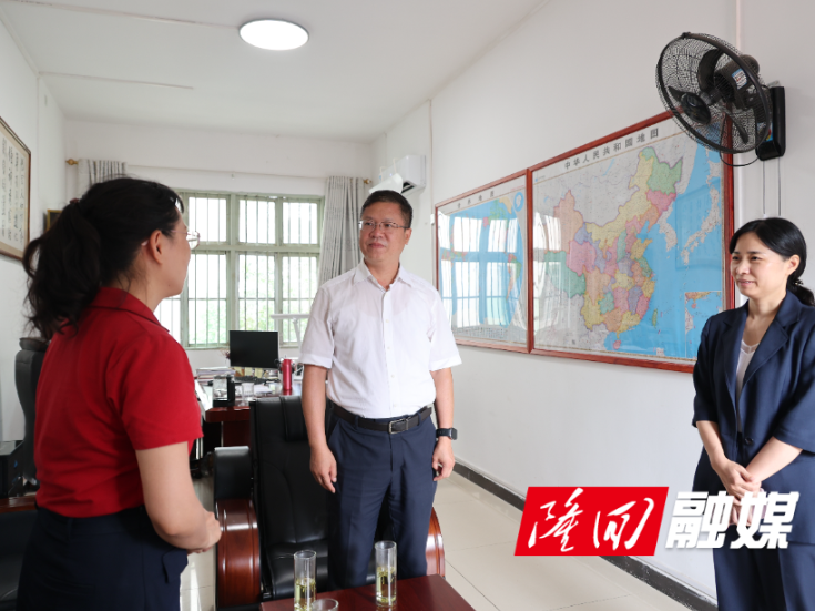 杨韶辉率队开展教师节走访慰问 向教育工作者致以节日问候