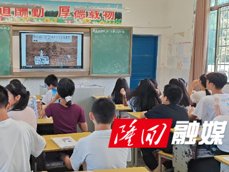 六都寨镇：秋季开学第一课 “扫黄打非·护苗”进校园