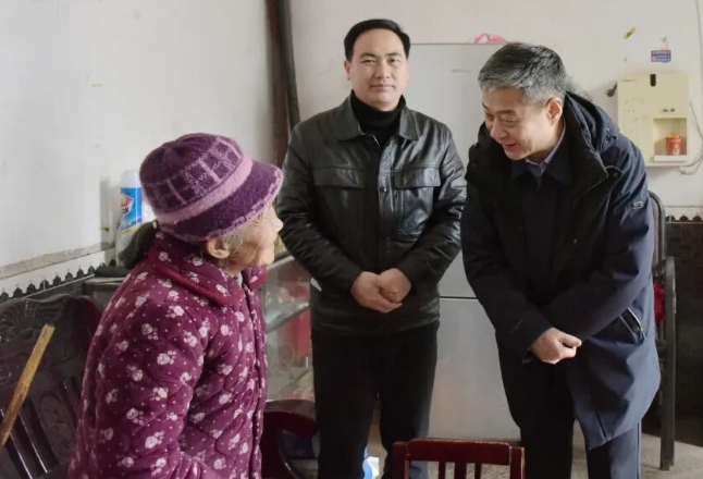 严华在隆回县走访慰问并检查安全生产工作