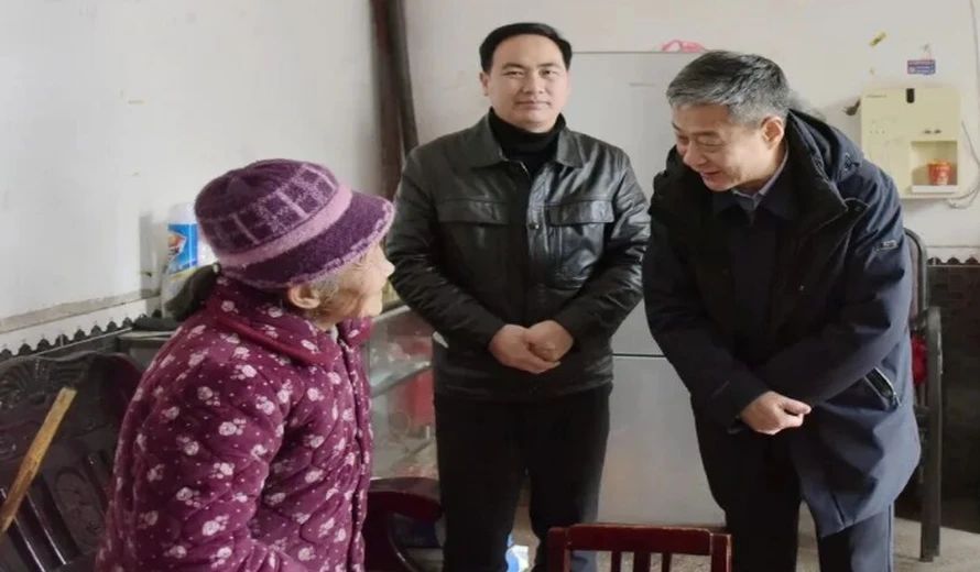 严华在隆回县走访慰问并检查安全生产工作