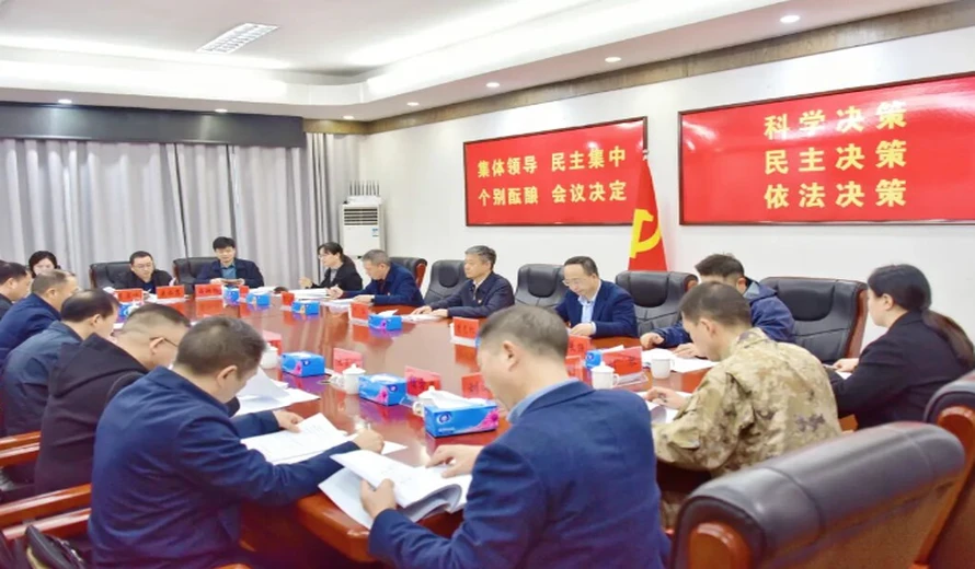 严华参加指导隆回县委常委班子2025年度民主生活会