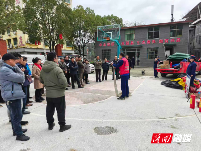 隆回县应急局联合县消防大队深入岩口镇开展“开工第一课”安全培训