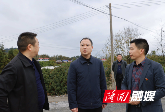 李谋到司门前镇检查新新高速公路连接线建设工作