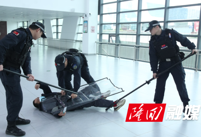 隆回城乡客运站开展消防及反恐防暴联合应急演练