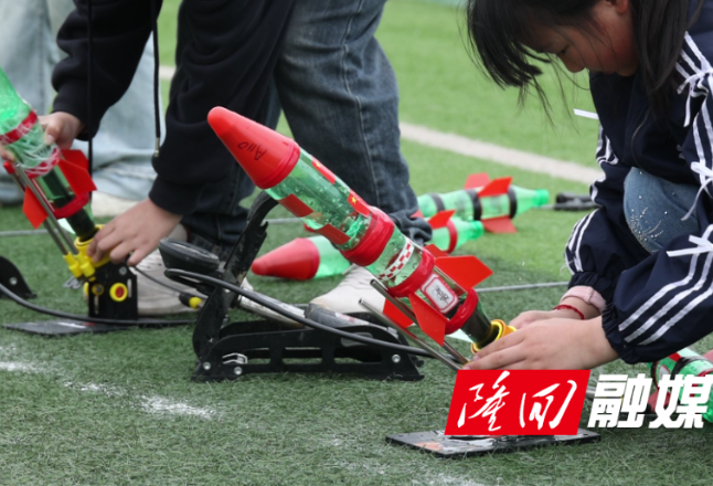 隆回县举办“中国体育彩票”第四届青少年科技体育节暨机器人竞赛