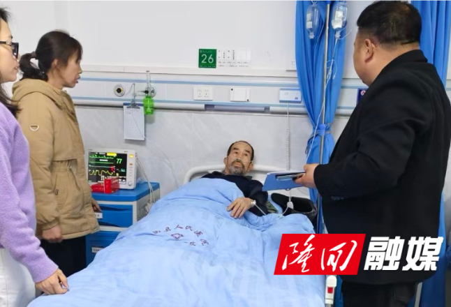 金石桥镇金桥社区：暖心探望住院居民 临时救助传递温情