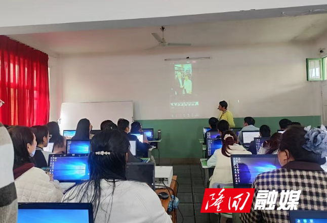 人工智能训练师培训赋能重点群体 助力稳就业