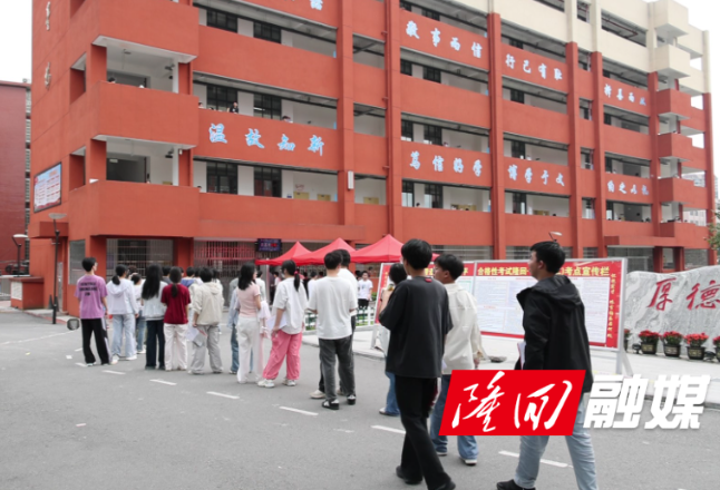 隆回县9951名高二考生参加学考