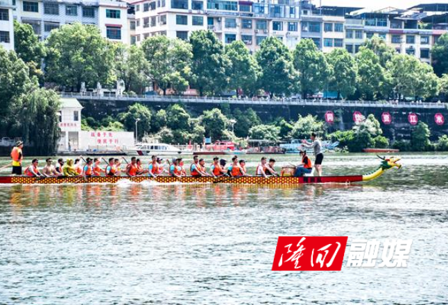 龙舟挥桨迎端午盛会