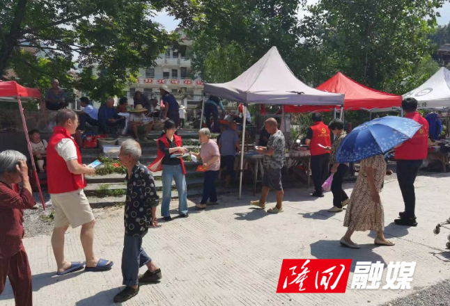 荷田乡：零距离开展平安建设宣传 同心筑牢安全防线