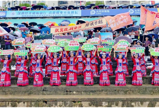 资江岸畔，人间烟火“沸腾”了 ——邵阳龙舟赛“第二现场”见闻