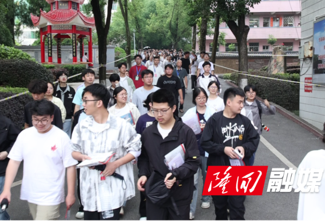 2026年全国高考开考 隆回县7636名学子提笔逐梦