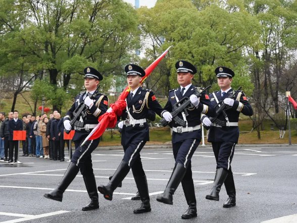 新春首个工作日，石峰区举行升国旗仪式